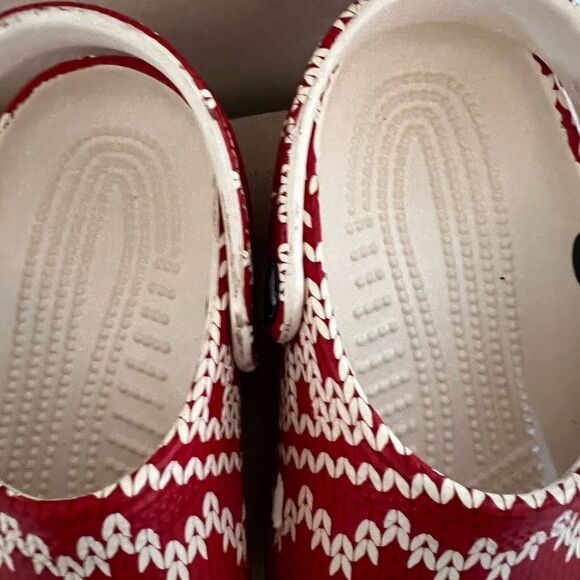 Crocs Red Patterned Clogs kids 4 - Picture 3 of 9